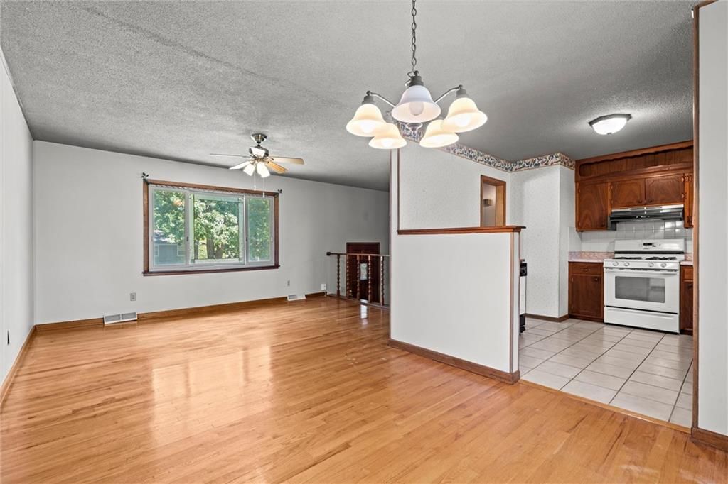 Photo 10 of 34 - 3118 S 56th Terrace