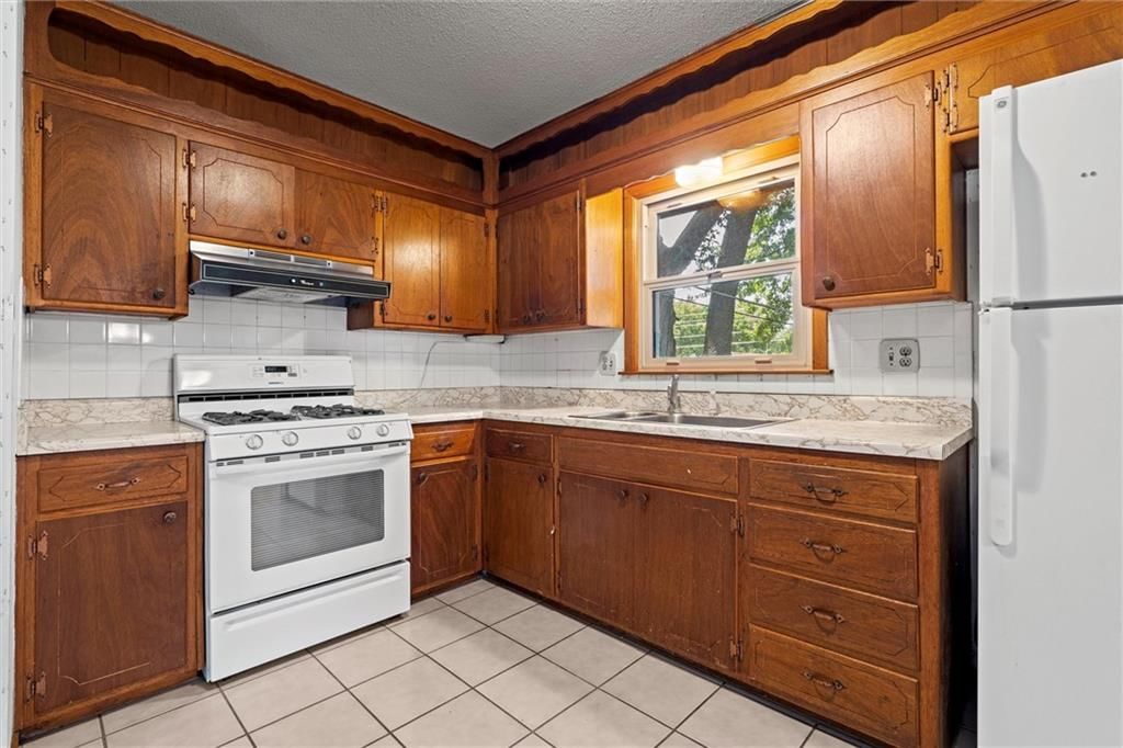 Photo 12 of 34 - 3118 S 56th Terrace