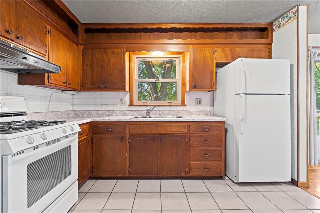 Photo 13 of 34 - 3118 S 56th Terrace