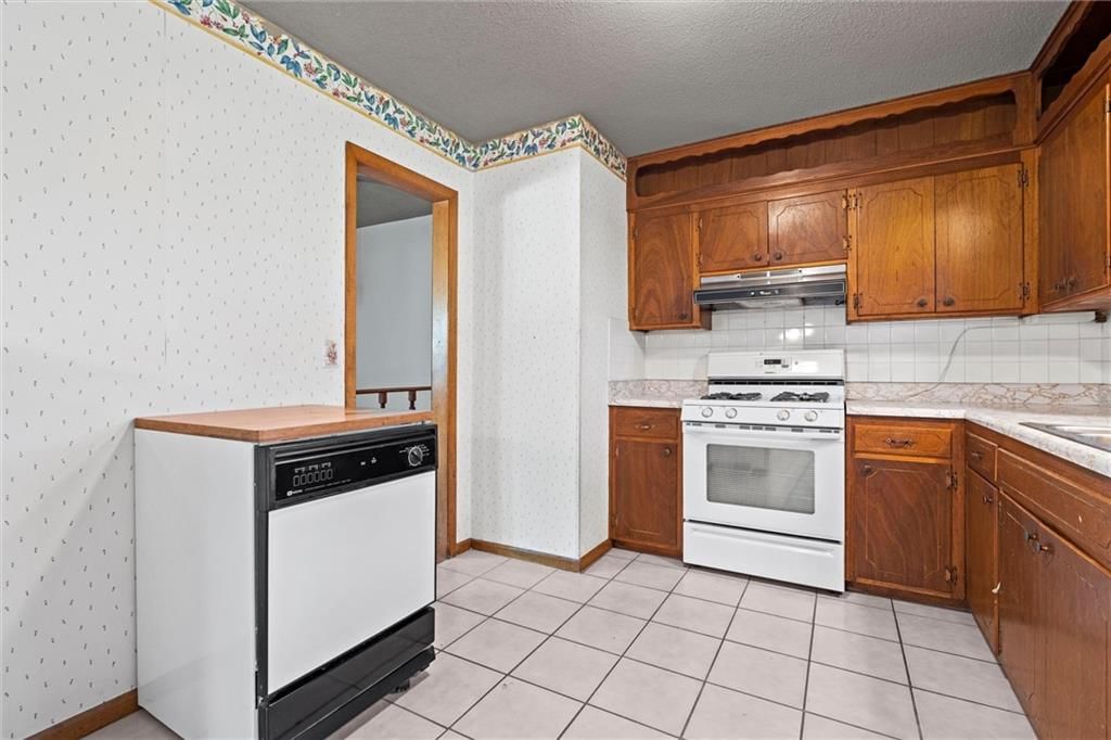 Photo 14 of 34 - 3118 S 56th Terrace