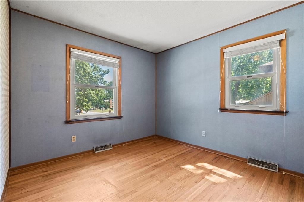 Photo 19 of 34 - 3118 S 56th Terrace