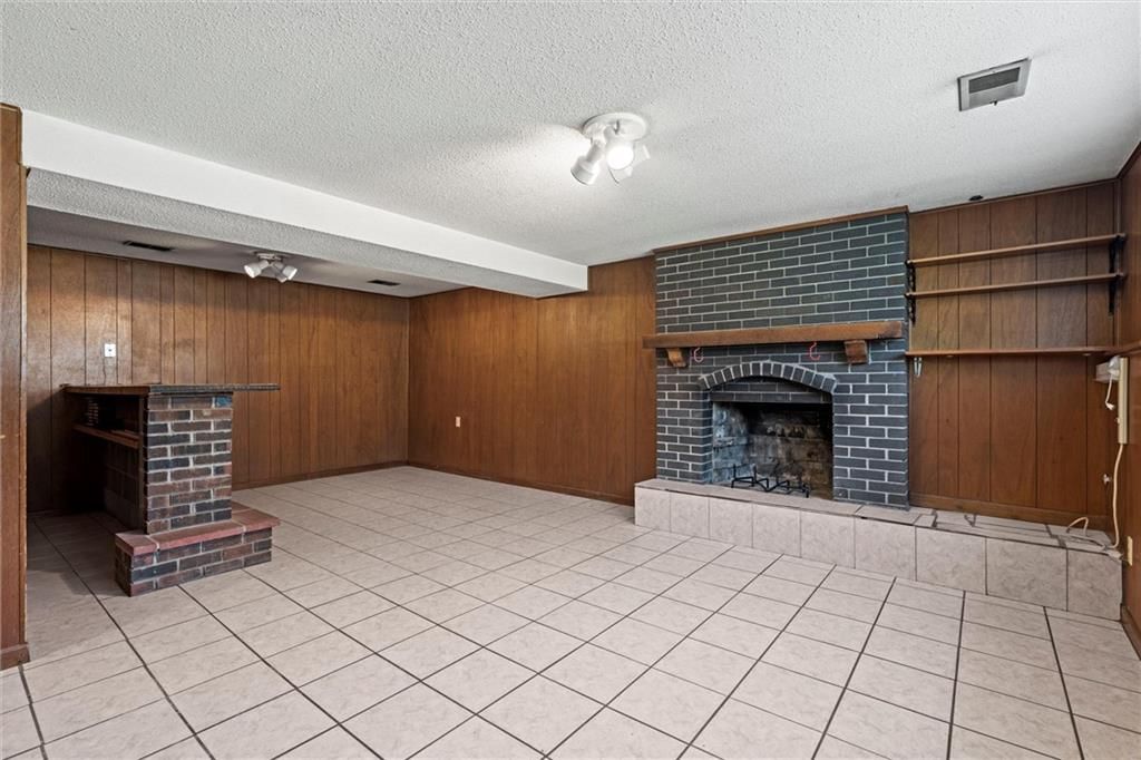 Photo 21 of 34 - 3118 S 56th Terrace