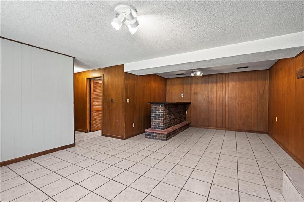 Photo 23 of 34 - 3118 S 56th Terrace