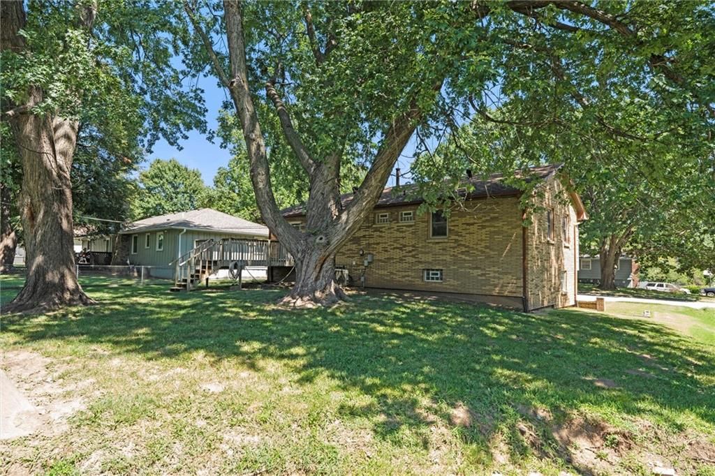 Photo 31 of 34 - 3118 S 56th Terrace