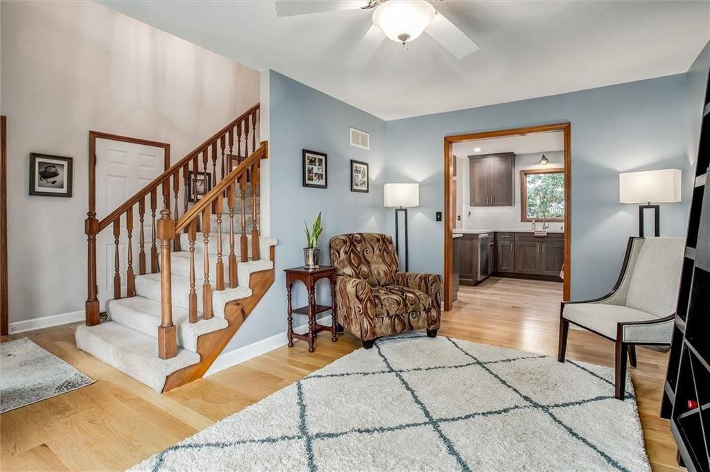 Photo 5 of 28 - 1722 NE Duchess Drive