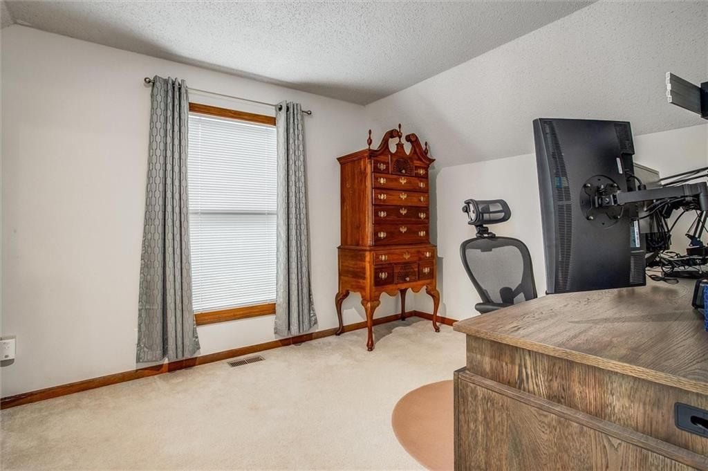 Photo 15 of 28 - 1722 NE Duchess Drive