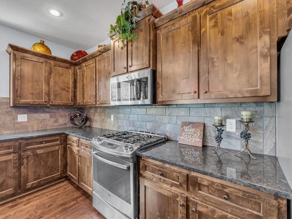 Photo 11 of 29 - 23607 W 52nd Terrace