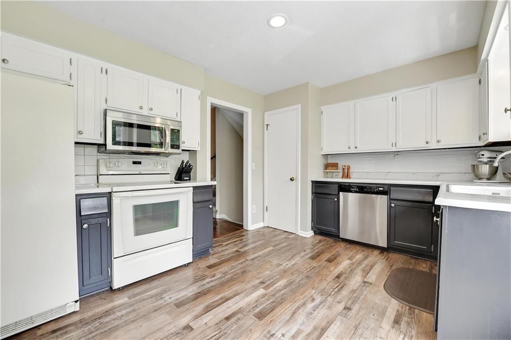 Photo 12 of 32 - 1309 E 98th Terrace