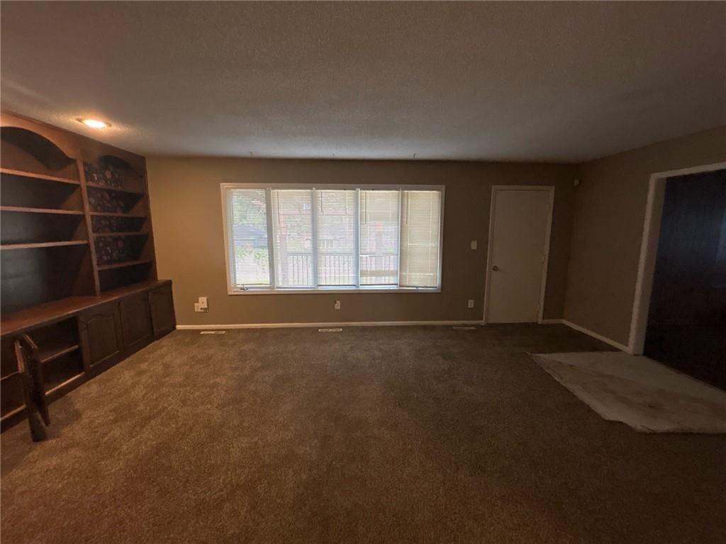 Photo 6 of 12 - 8605 Maywood Avenue