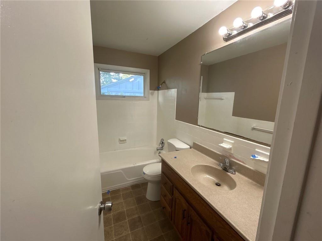 Photo 8 of 12 - 8605 Maywood Avenue