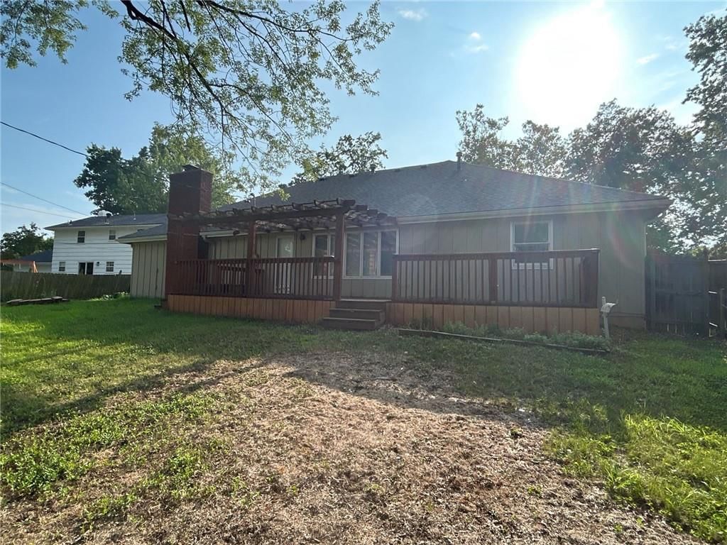 Photo 11 of 12 - 8605 Maywood Avenue