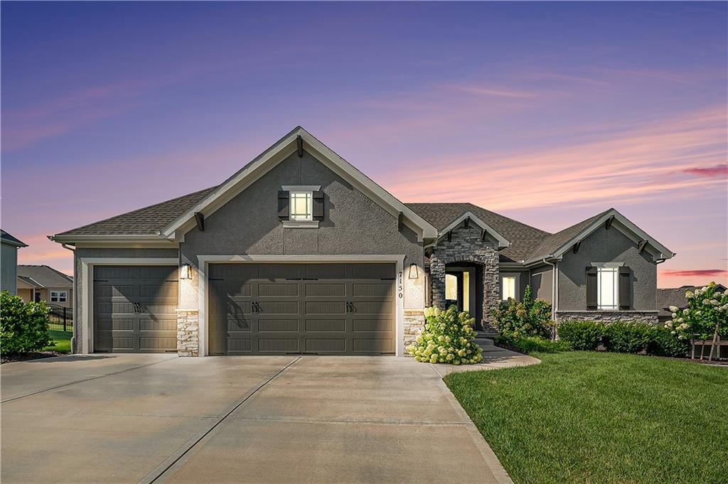 7150 NW Clore Drive, Parkville, MO