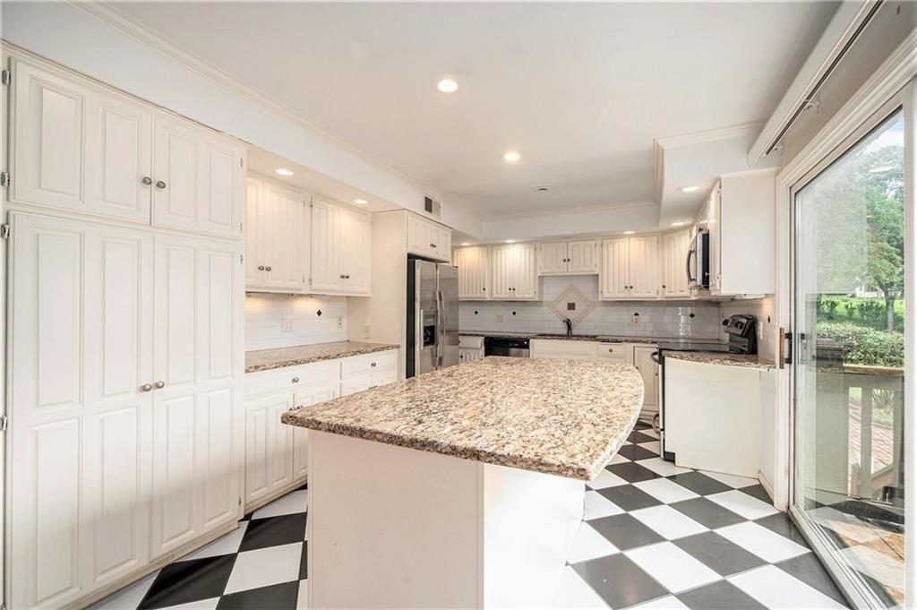 9815 Overbrook Court — photo 14