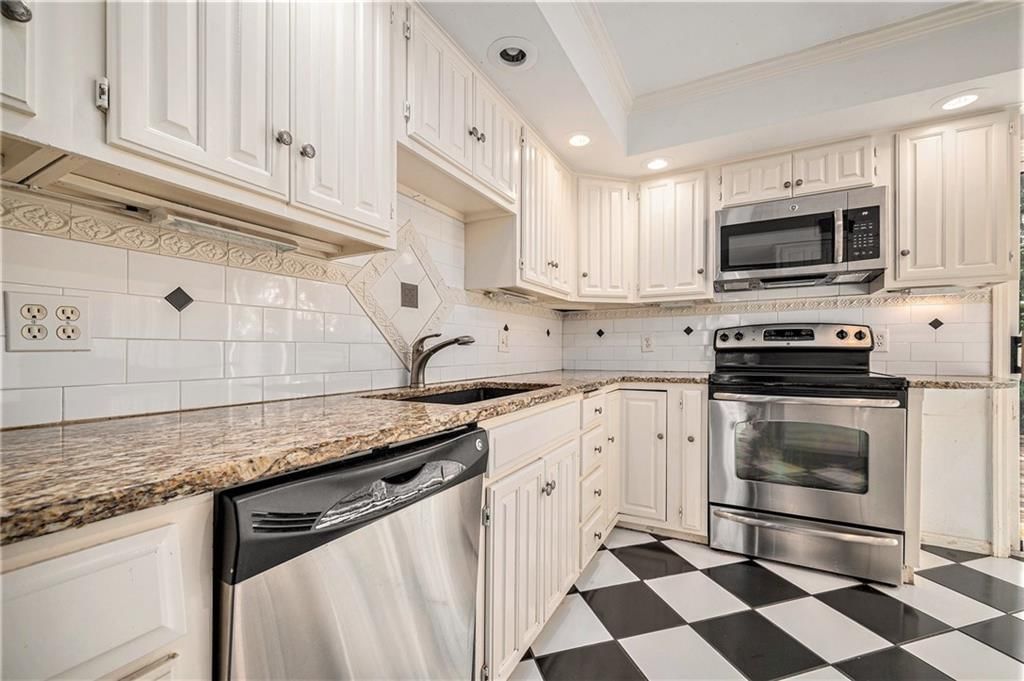 9815 Overbrook Court — photo 15