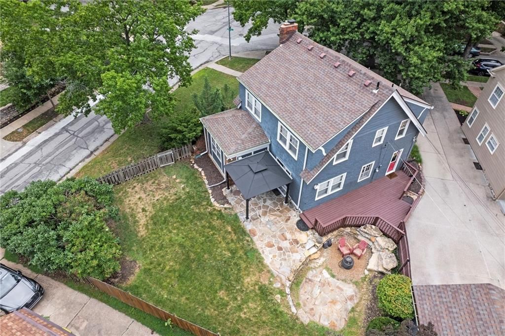 Photo 32 of 36 - 201 E Winthrope Road