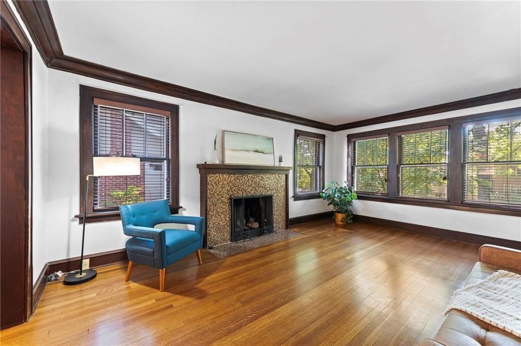 Photo 6 of 32 - 5634 Holmes Street