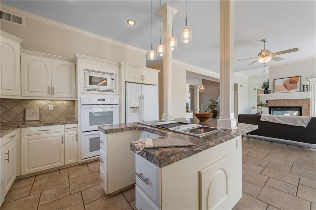 12121 Walnut Street — photo 18
