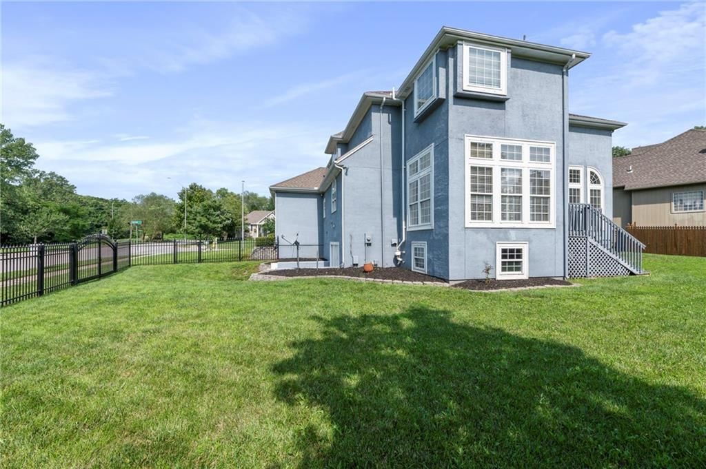12121 Walnut Street — photo 42