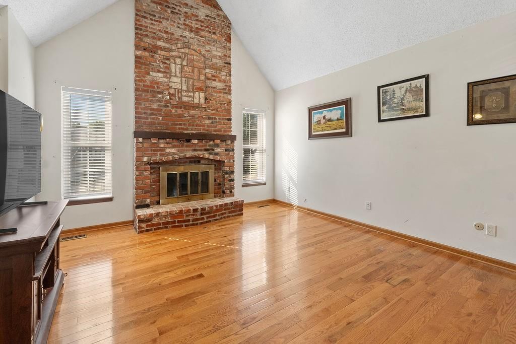 Photo 2 of 29 - 13920 S Sycamore Street