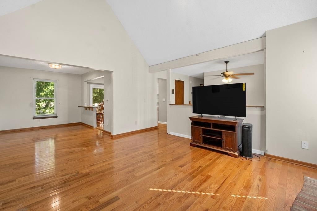 Photo 4 of 29 - 13920 S Sycamore Street