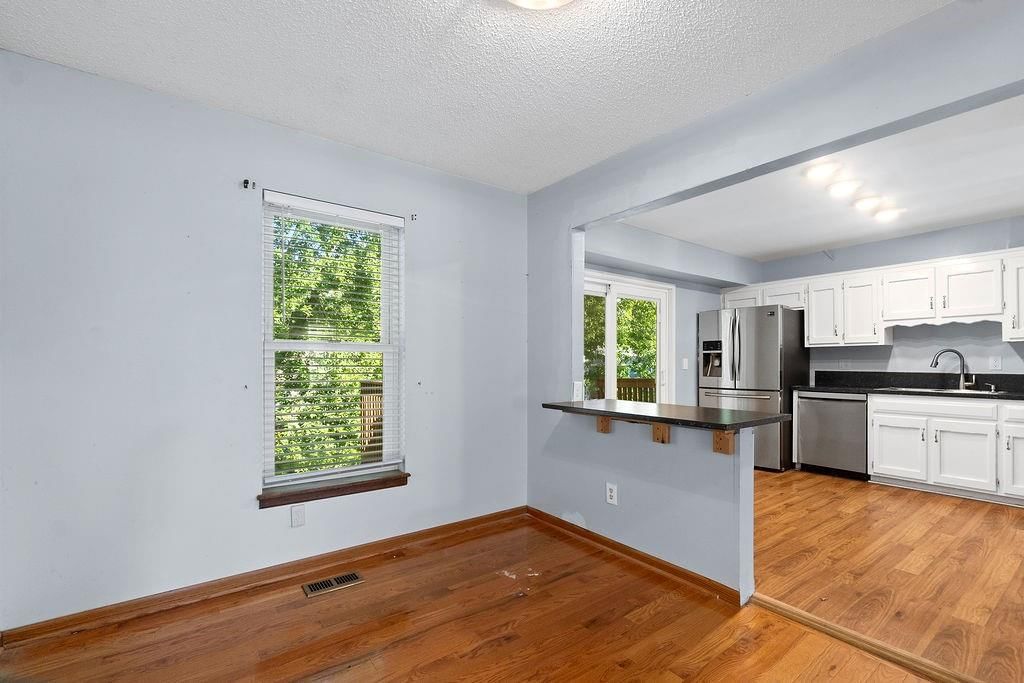 Photo 5 of 29 - 13920 S Sycamore Street