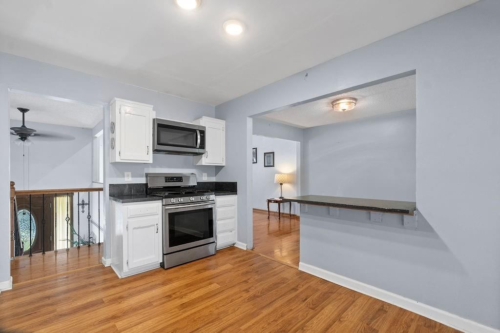 Photo 7 of 29 - 13920 S Sycamore Street
