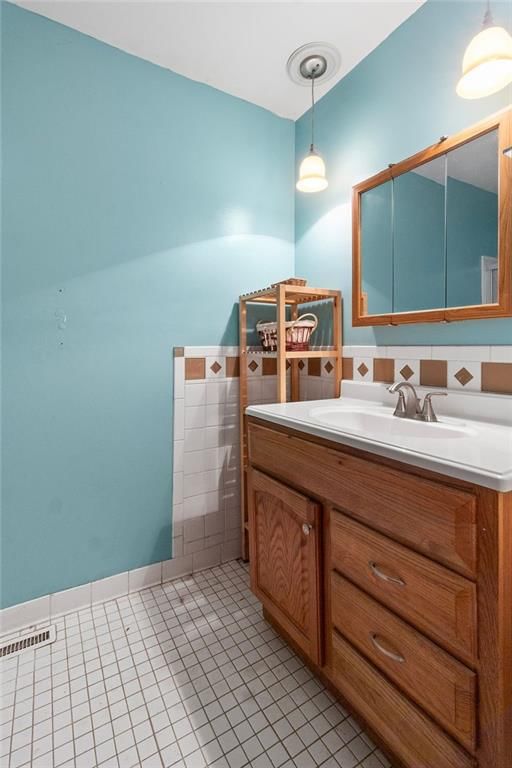 Photo 13 of 29 - 13920 S Sycamore Street