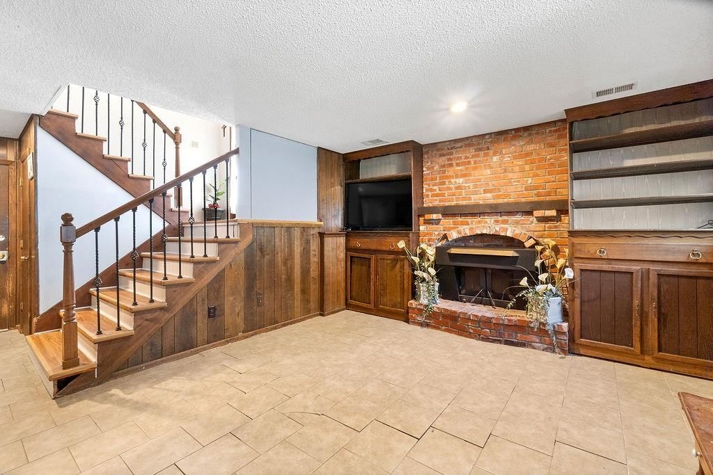 Photo 20 of 29 - 13920 S Sycamore Street