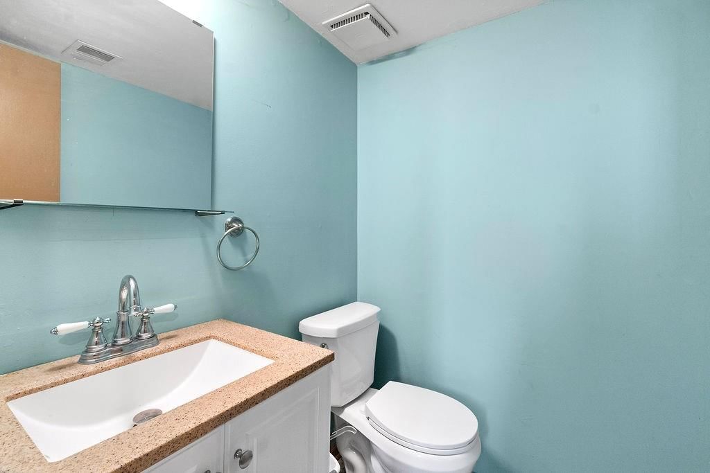Photo 23 of 29 - 13920 S Sycamore Street