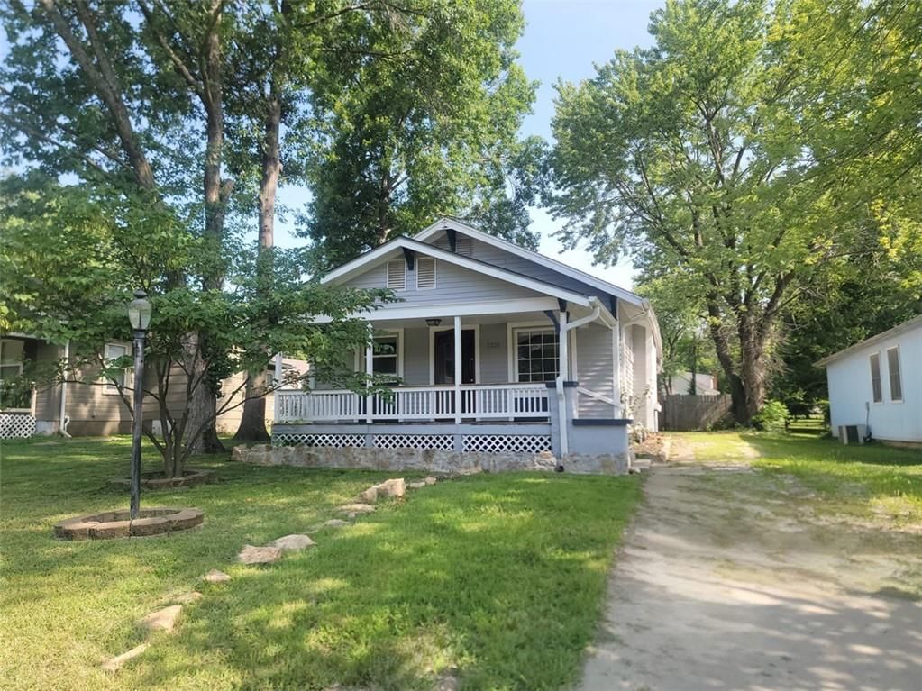1324 Pacific Avenue, Osawatomie, KS