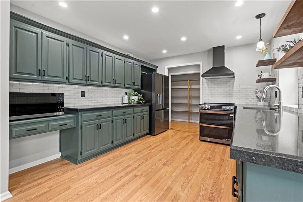 Photo 10 of 48 - 2108 SW Regency Court