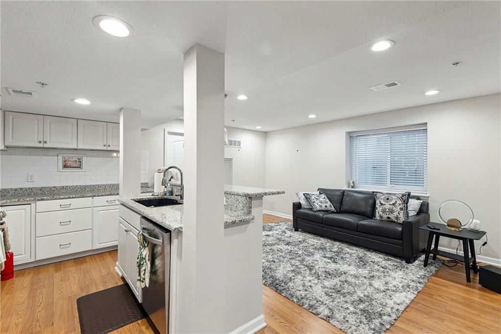 Photo 16 of 21 - 8892 Findley Street