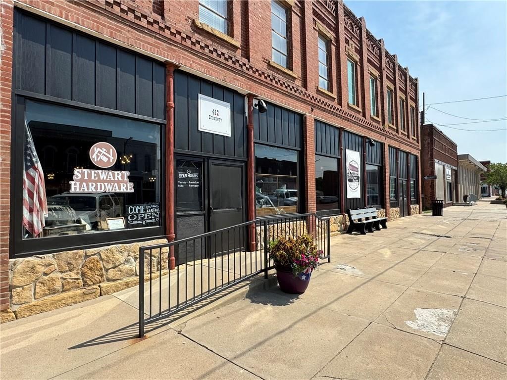 412 Broadway Street — photo 2