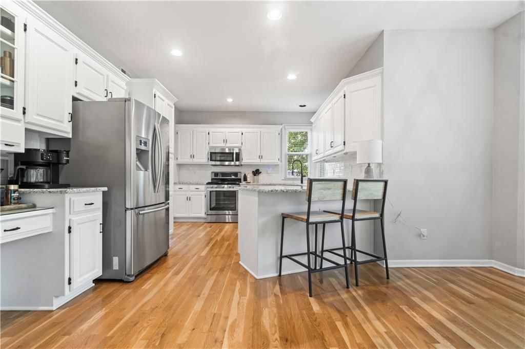 Photo 10 of 50 - 14707 Hadley Street