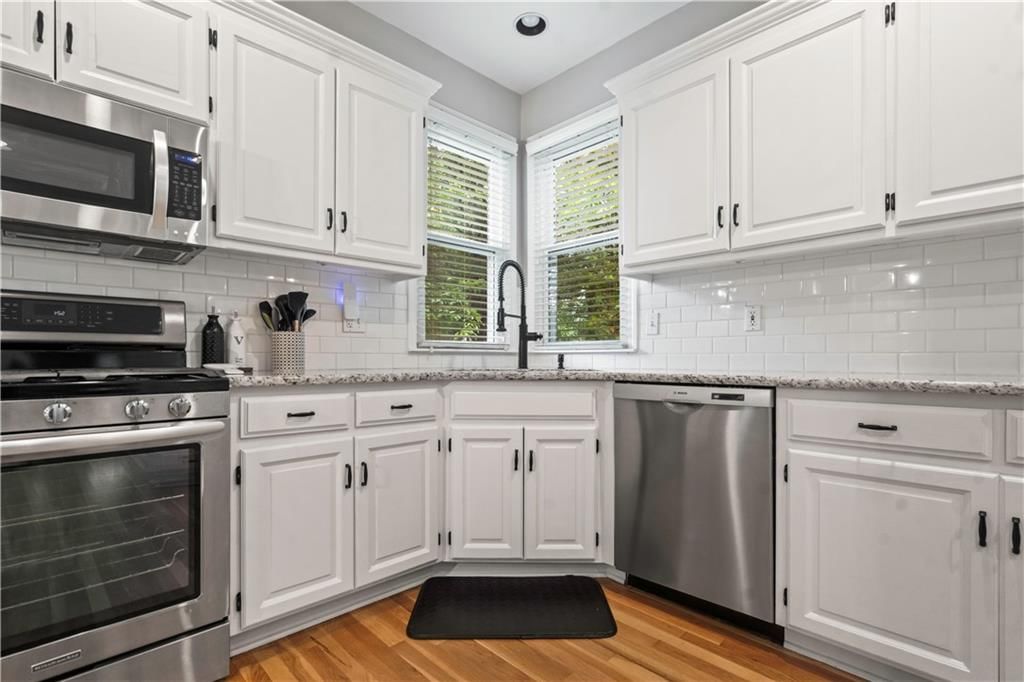 Photo 11 of 50 - 14707 Hadley Street