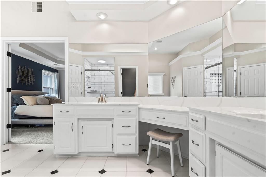 Photo 31 of 50 - 14707 Hadley Street