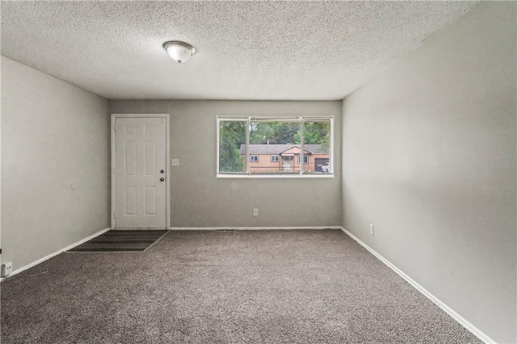 Photo 5 of 15 - 8506 CRYSTAL Avenue