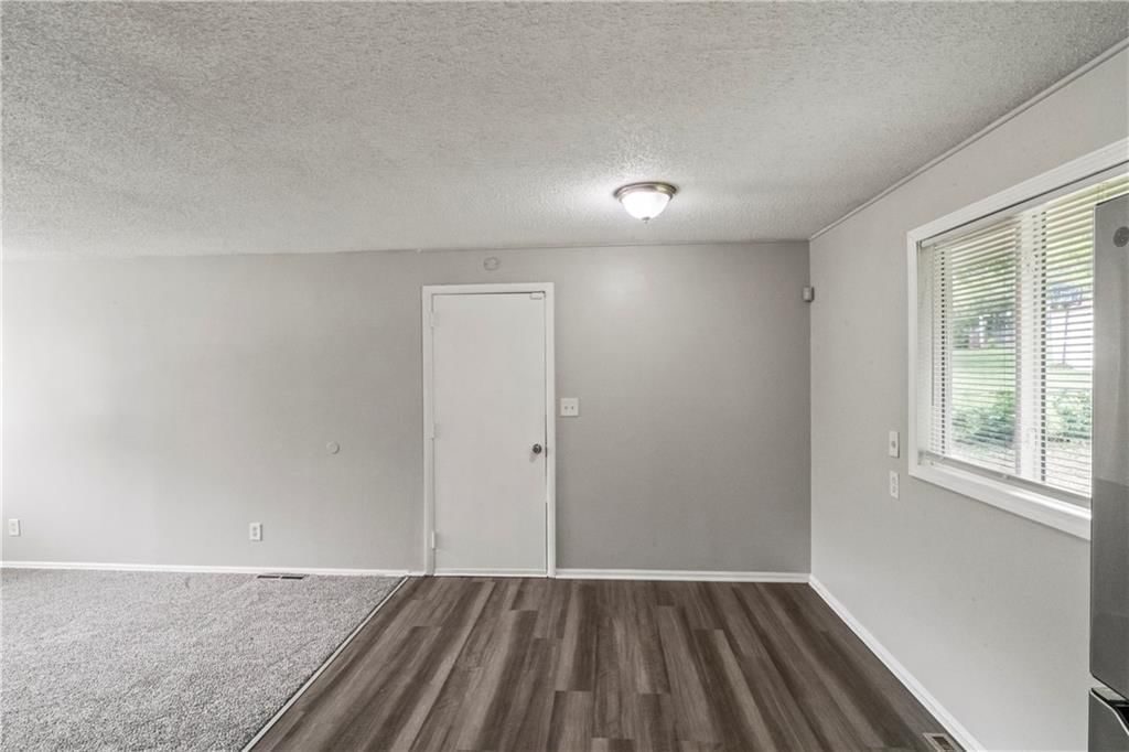 Photo 8 of 15 - 8506 CRYSTAL Avenue