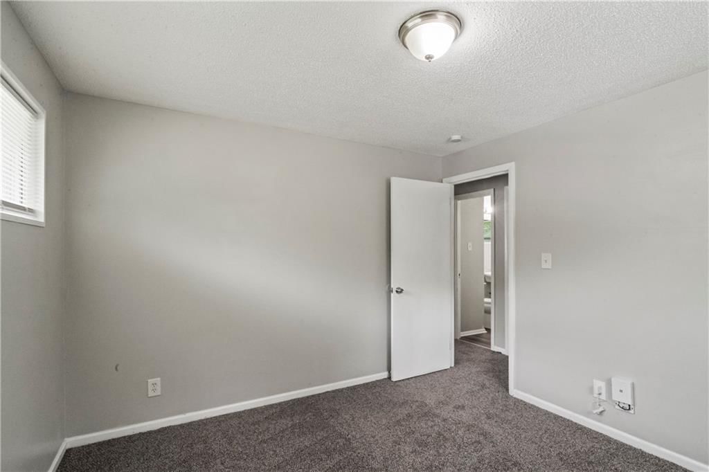 Photo 10 of 15 - 8506 CRYSTAL Avenue
