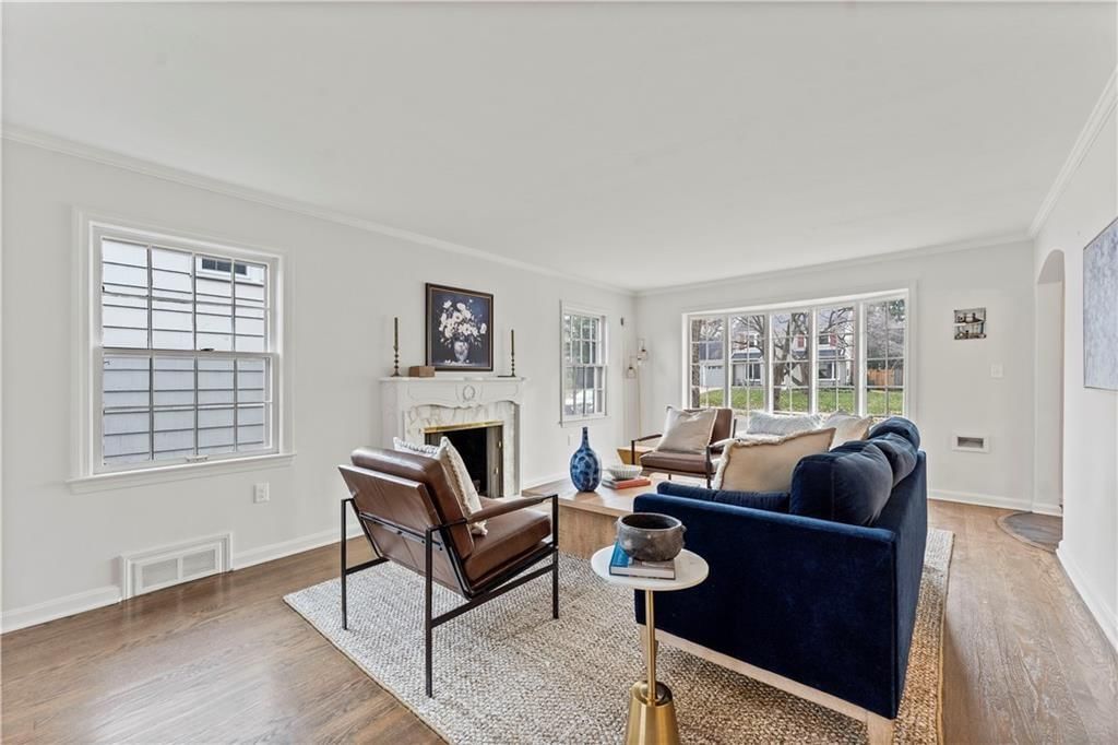 1212 W 69th Street — photo 4