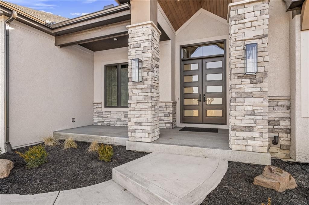 703 Hampstead Drive — photo 8