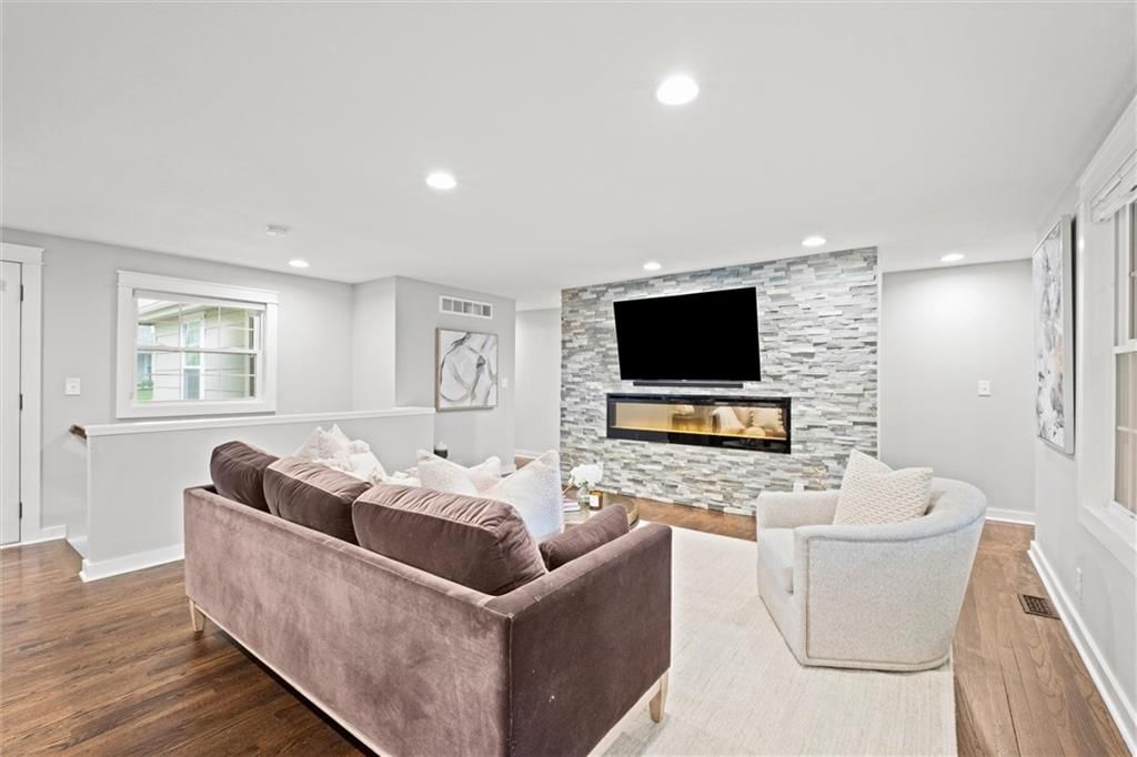 Photo 6 of 49 - 4221 W 74th Street