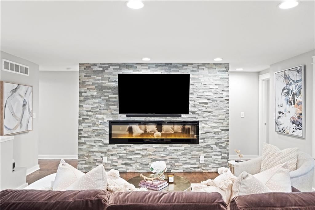 Photo 7 of 49 - 4221 W 74th Street