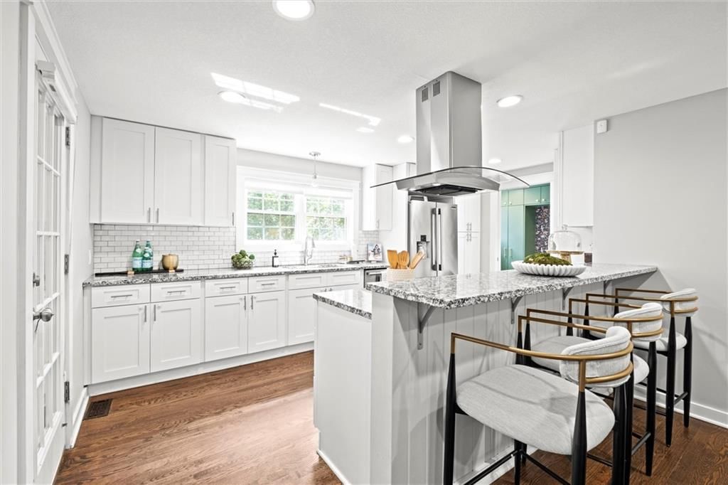 Photo 10 of 49 - 4221 W 74th Street