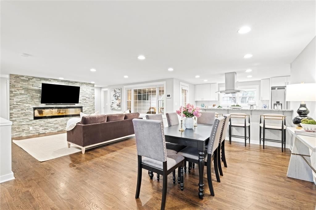 Photo 15 of 49 - 4221 W 74th Street