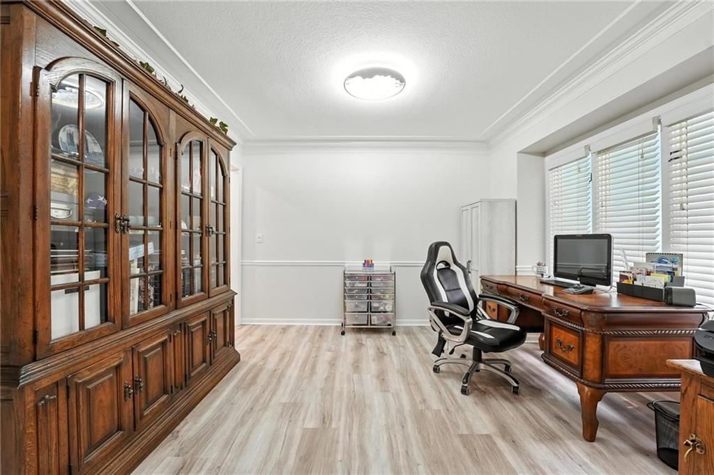 1724 Tudor Lane — photo 3