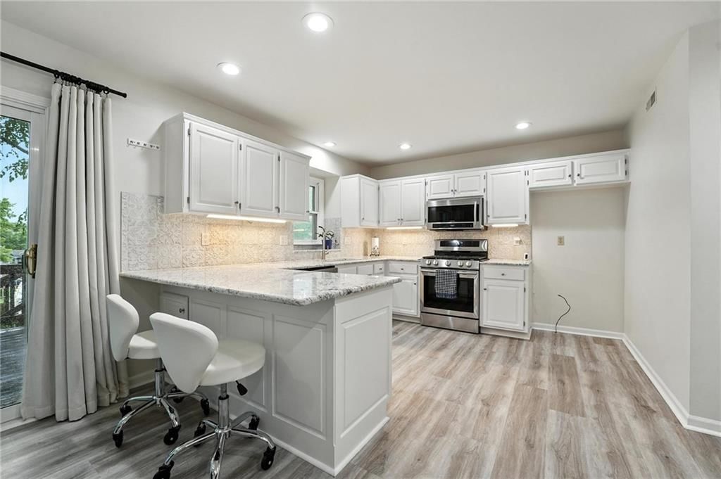 1724 Tudor Lane — photo 11