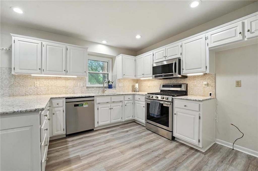 1724 Tudor Lane — photo 12