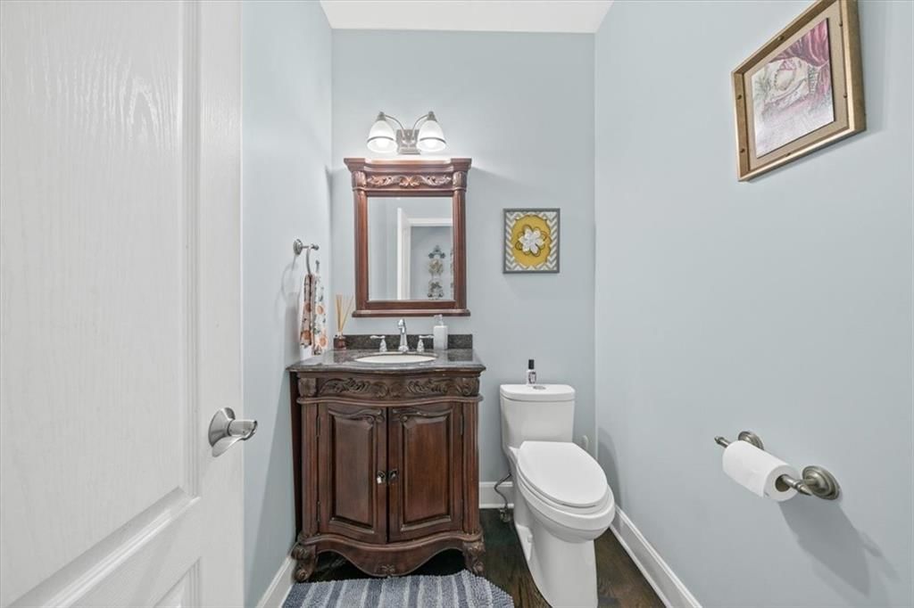 Photo 6 of 32 - 2403 NW Cove Drive