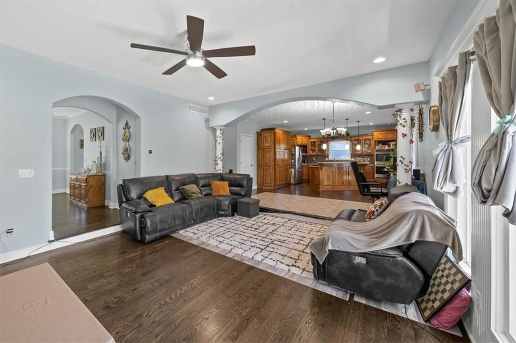 Photo 7 of 32 - 2403 NW Cove Drive